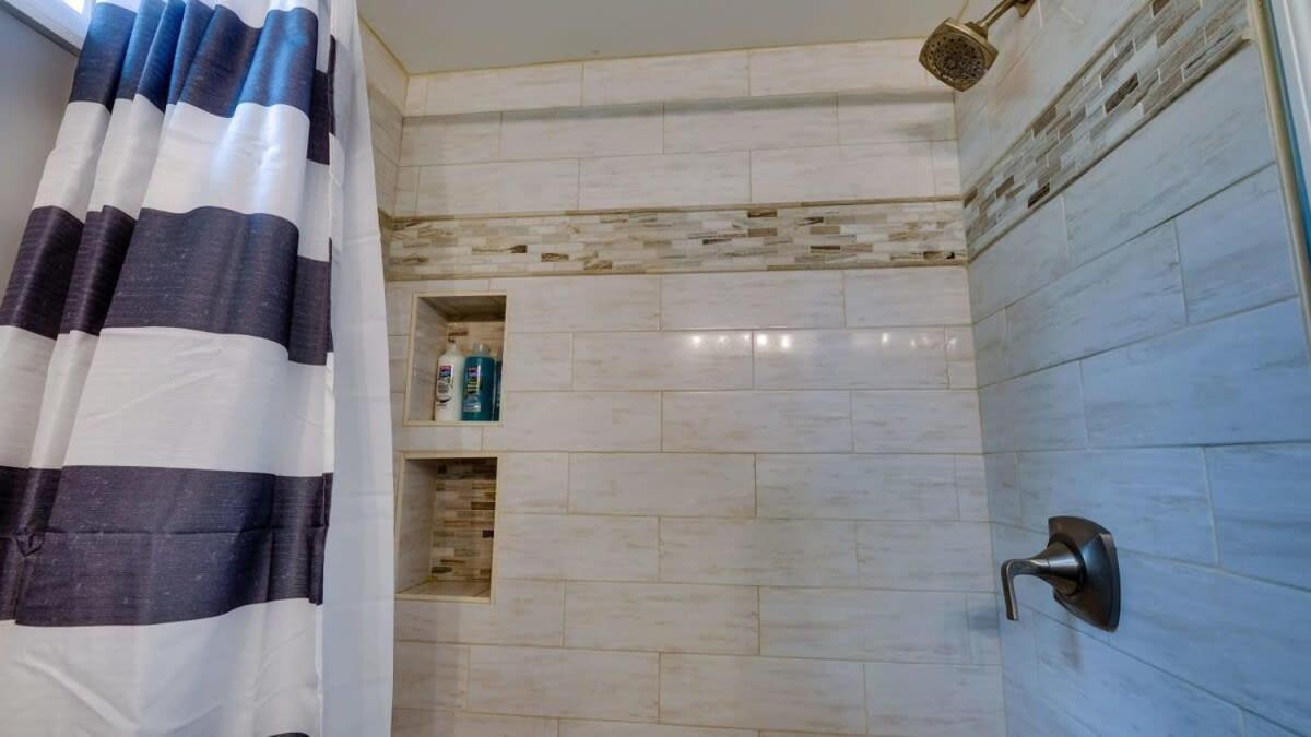 Halcyon Hangout-mins To Downtown-ping Pong-pets * Savannah