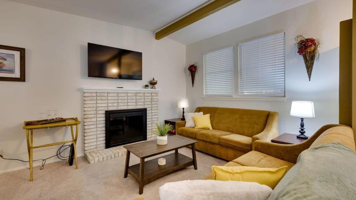 Halcyon Hangout-mins To Downtown-ping Pong-pets * Savannah