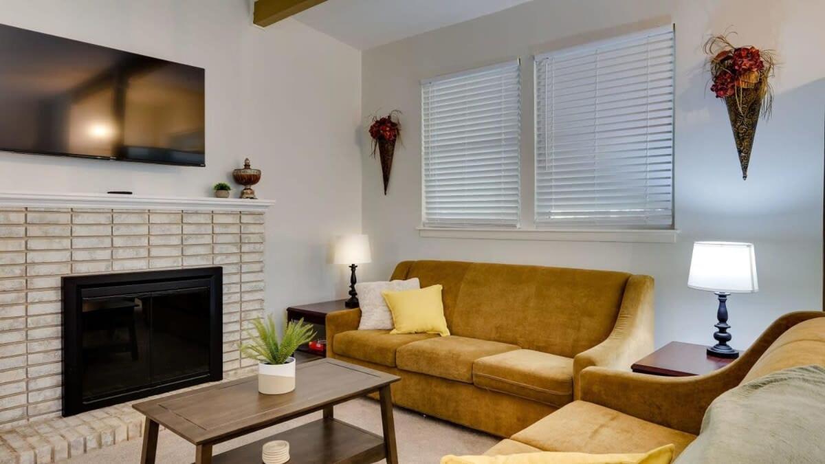 Halcyon Hangout-mins To Downtown-ping Pong-pets *