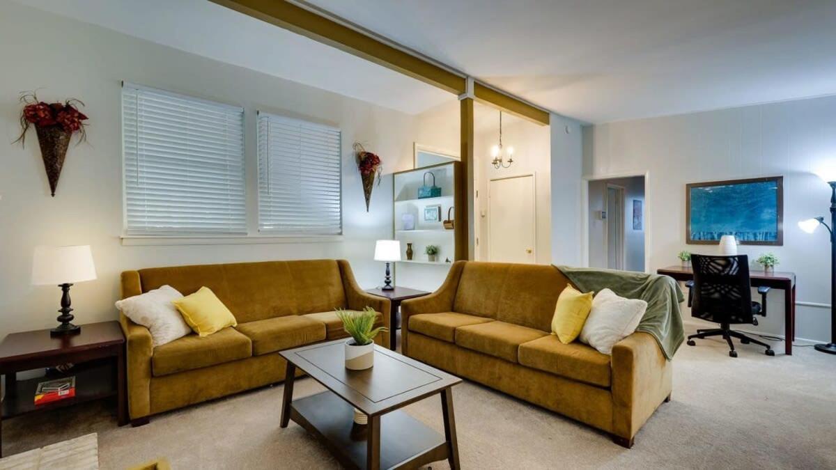 Halcyon Hangout-mins To Downtown-ping Pong-pets Hébergement de vacances Savannah