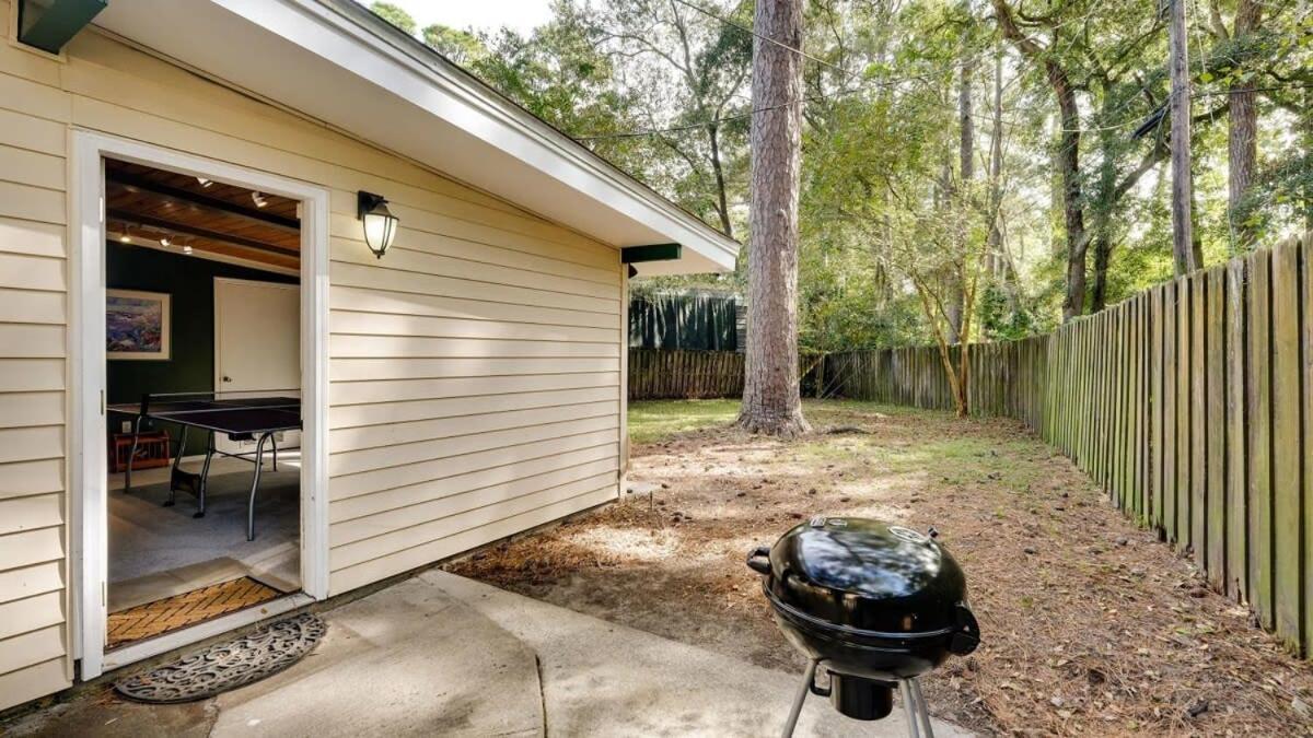 Halcyon Hangout-mins To Downtown-ping Pong-pets Hébergement de vacances Savannah