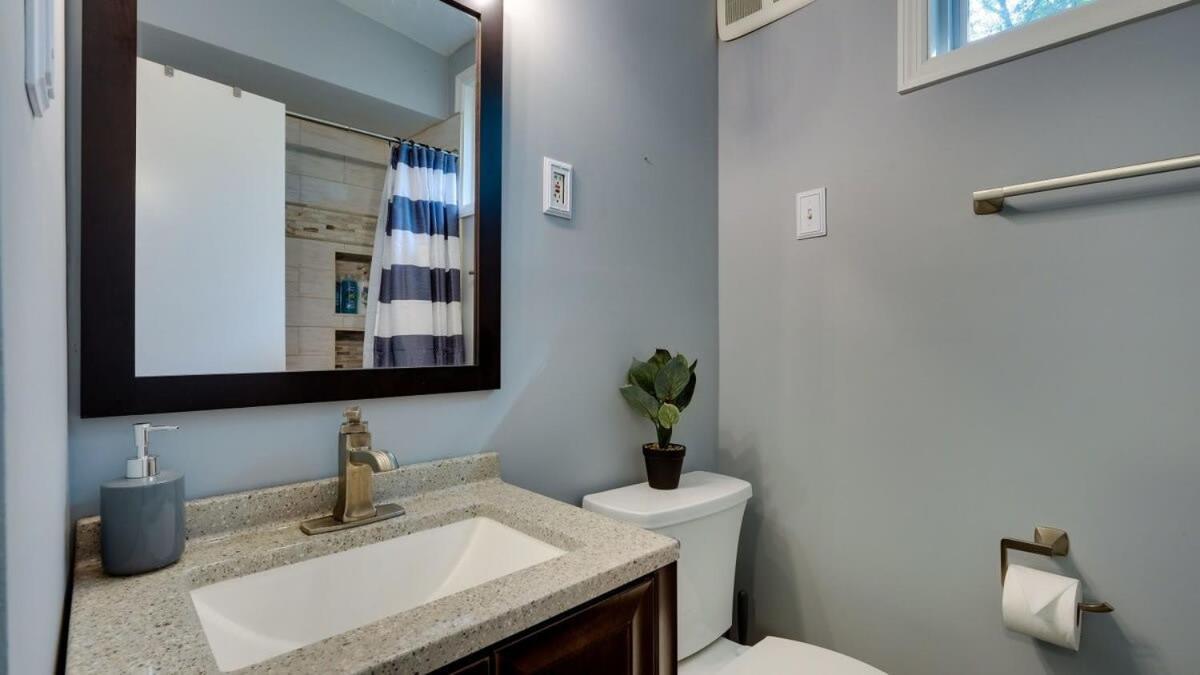 Halcyon Hangout-mins To Downtown-ping Pong-pets Сasa de vacaciones Savannah